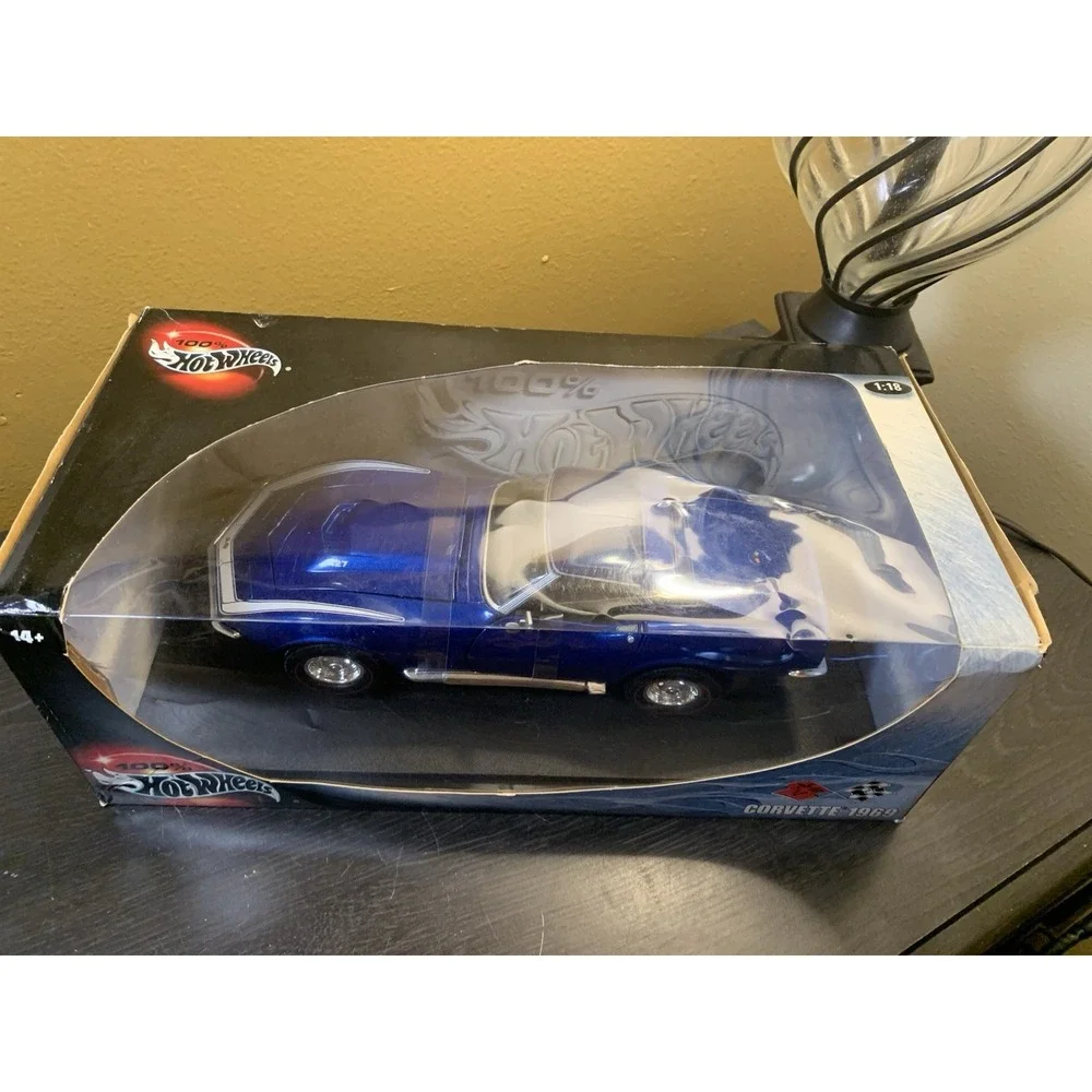 100% Hotwheels 1969 Corvette 427 1:18 2001 RARE